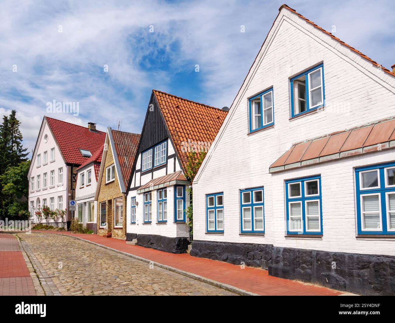 Maisons à colombages avec toits à pignon dans la rue Dehnthof dans la vieille ville de Kappeln le long du fjord de Schlei, Schleswig-Holstein, Allemagne Banque D'Images