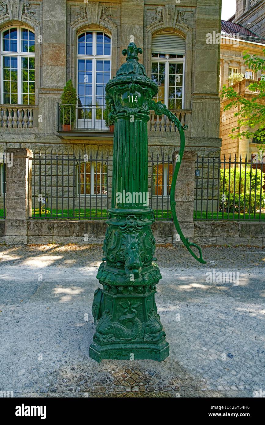 Charlottenburg, Wasserpumpe, historisch, Villa, historisch, Berlin Deutschland, Charlottenburg, pompe à eau, historique, villa, historique, germe de Berlin Banque D'Images