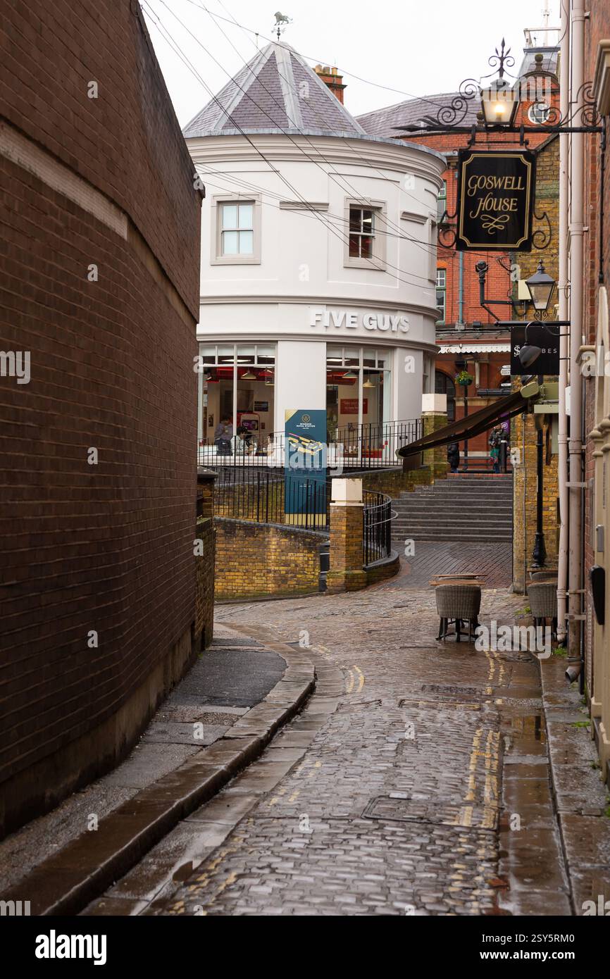 14 janvier 2023 Windsor, Angleterre, Royaume-Uni. Petite rue près du château de Windsor qui mène à la gare Banque D'Images