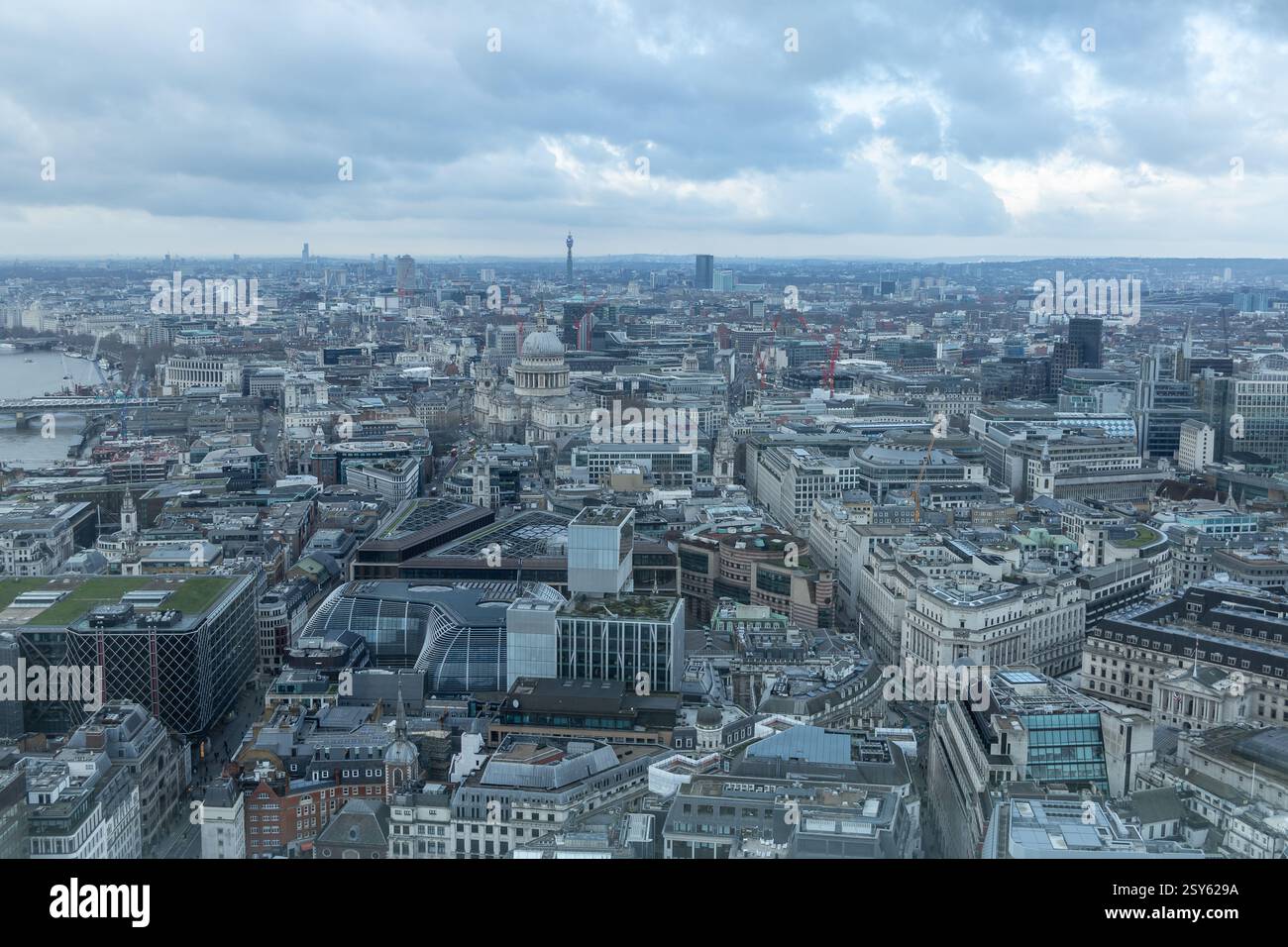 Londres, Royaume-Uni, 16 janvier 2023. Vue de Sky Garden sur la Tamise et Londres. Banque D'Images