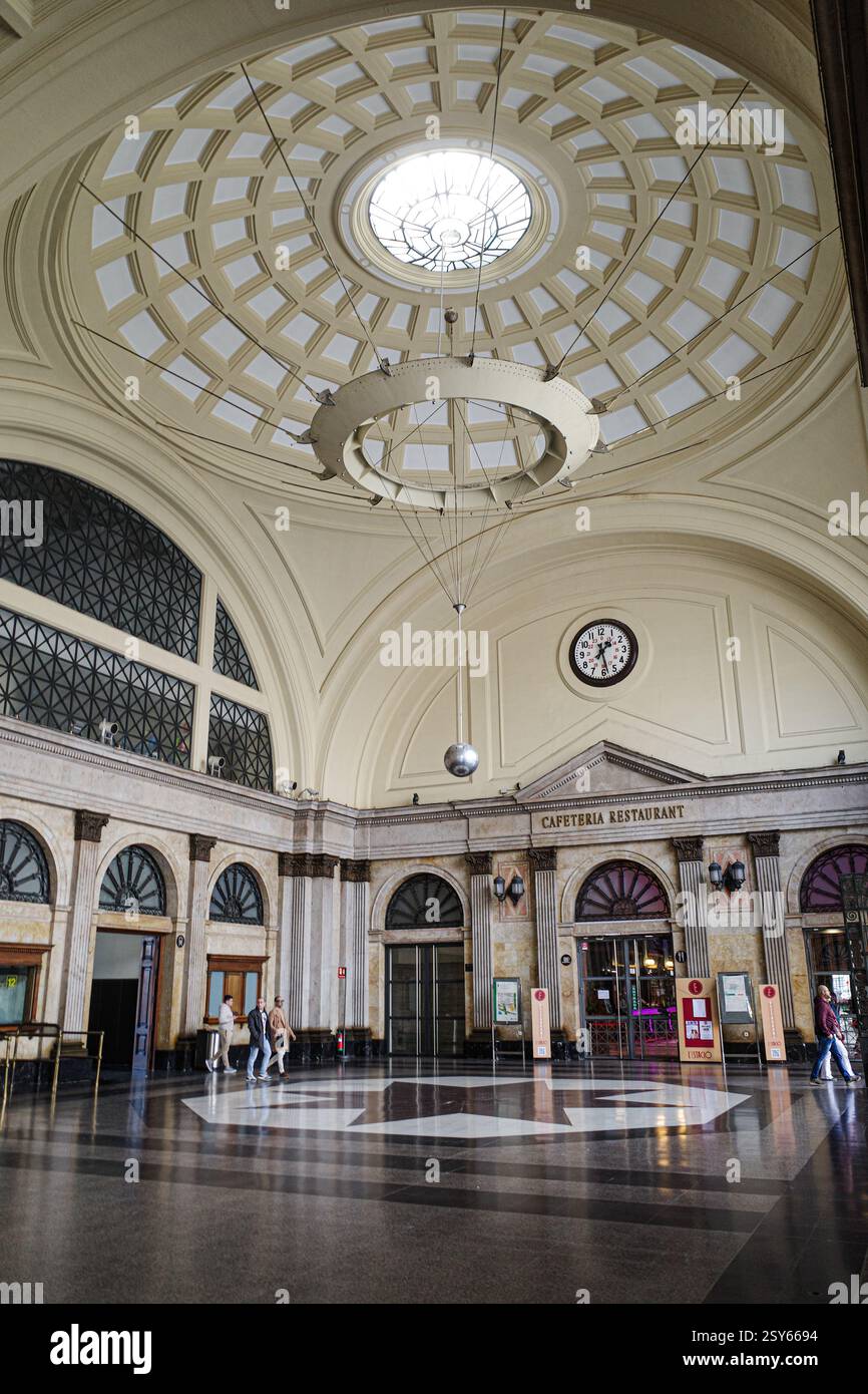 Barcelone, Espagne - 16 février 2025 : Hall d'entrée à la gare Estacion de Francia, Barcelone Banque D'Images