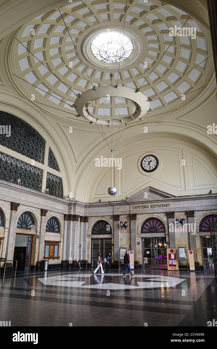 Barcelone, Espagne - 16 février 2025 : Hall d'entrée à la gare Estacion de Francia, Barcelone Banque D'Images