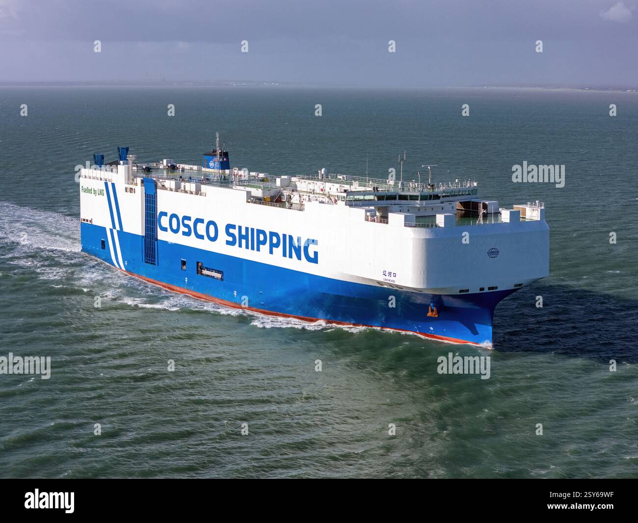 Liao He Kou, un PCTC fonctionnant au GNL exploité par Cosco Shipping. Banque D'Images