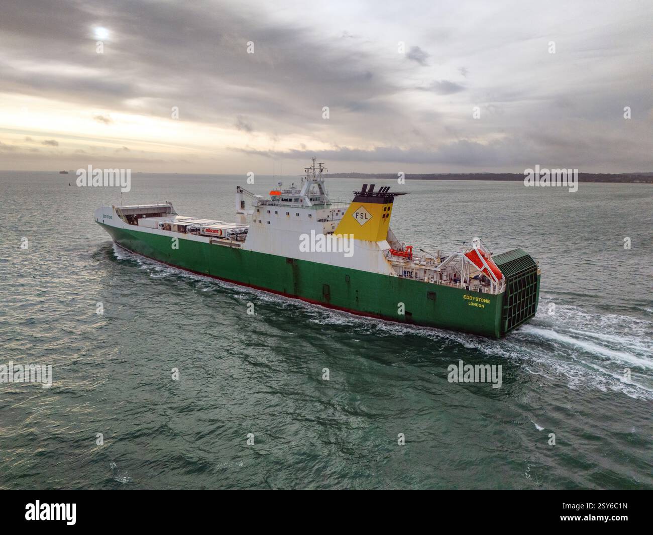 Eddystone, un RO-RO de classe ponctuelle exploité par Foreland Shipping pour le compte du ministère de la Défense britannique. Banque D'Images