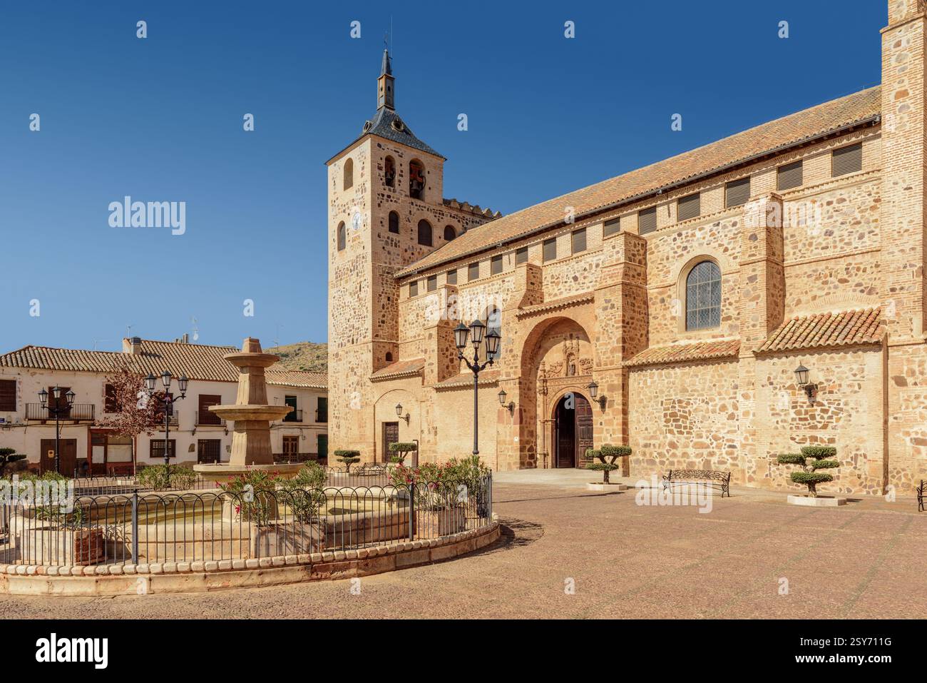 Église de San Andres dans le centre-ville déclaré site historique et artistique de moral de Calatrava, province de Ciudad Real, Castilla la Mancha, Espagne Banque D'Images