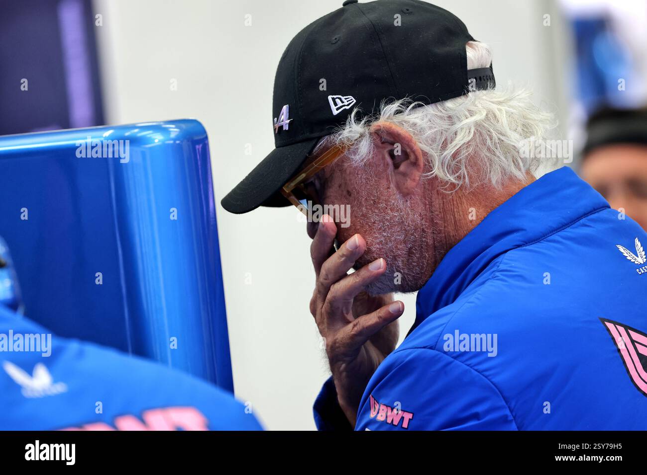 Sakhir, Bahreïn. 27 février 2025. Flavio Briatore (ITA) Conseiller exécutif de l'équipe Alpine F1 Team. 27.02.2025. Essais de formule 1, Sakhir, Bahreïn, deuxième jour. Crédit : James Moy/Alamy Live News Banque D'Images