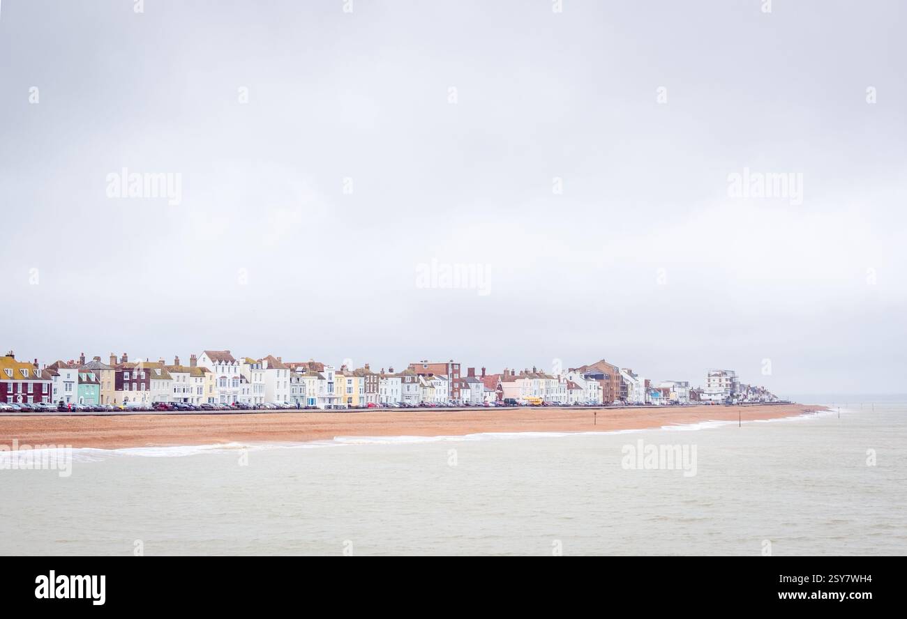 Une photo grand angle de Deal Town Kent, Angleterre depuis l'embarcadère. Banque D'Images
