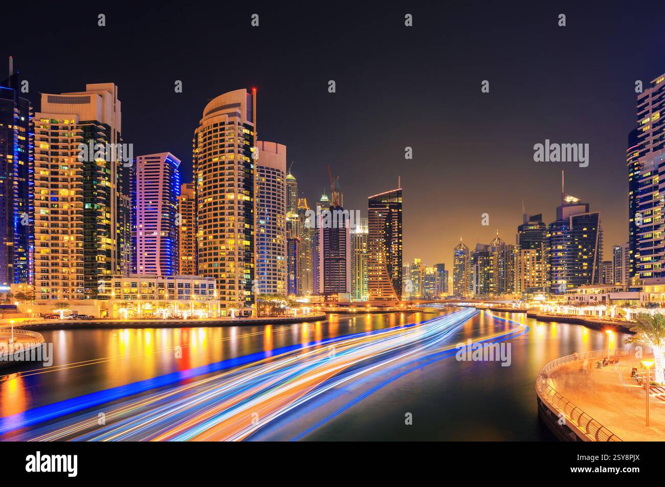 Le château de Bratislava, le Parlement et le Danube à Bratislava,belle journée d'automne,Slovaquie Banque D'Images