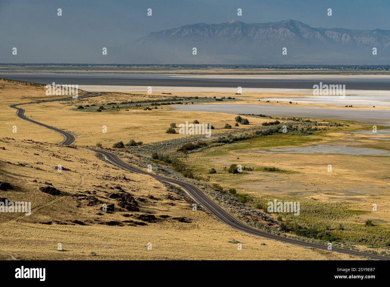 Vue panoramique de la rive est de l'île Antelope située dans le Grand Lac Salé dans l'Utah vue depuis le sentier Frary Peak Banque D'Images