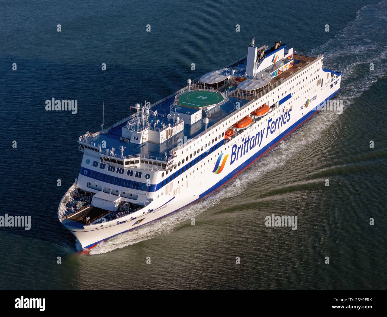 Saint-Malo, un E-Flexer, ferry hybride transmanche, exploité par Brittany Ferries entre Portsmouth et St.Malo. Banque D'Images