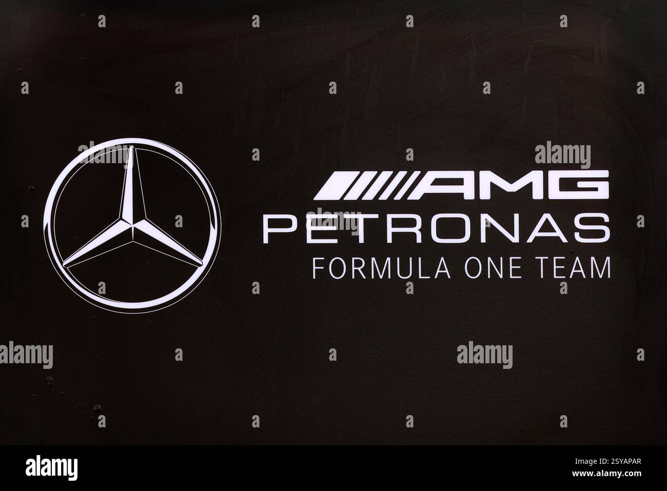 Sakhir, Bahreïn. 28 février 2025. Logo Mercedes AMG F1. 28.02.2025. Essais de formule 1, Sakhir, Bahreïn, troisième jour. Le crédit photo devrait se lire : XPB/Alamy Live News. Banque D'Images