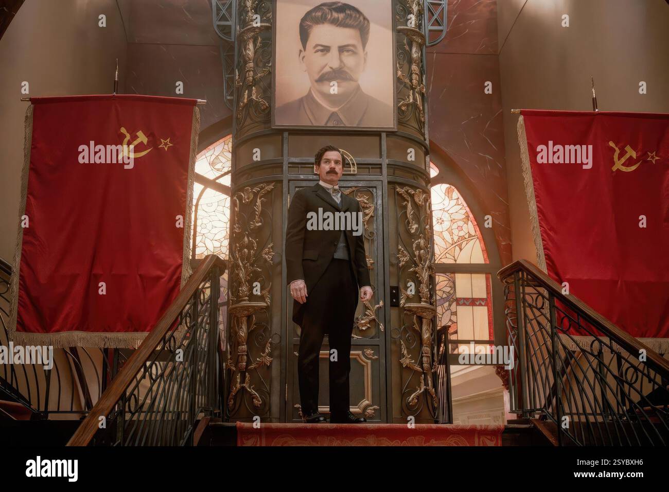 EWAN MCGREGOR dans A GENTLEMAN IN MOSCOW (2024), réalisé par SAM MILLER et SARAH O'GORMAN. Crédit : Lionsgate Television / Paramount Television Studios / album Banque D'Images