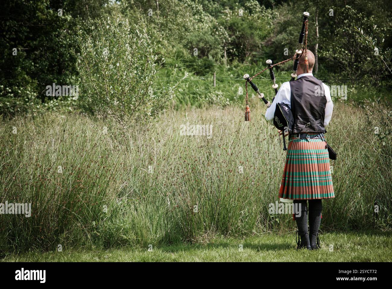 Cornemuse écossais dans les jeux des Highlands de Luss Banque D'Images