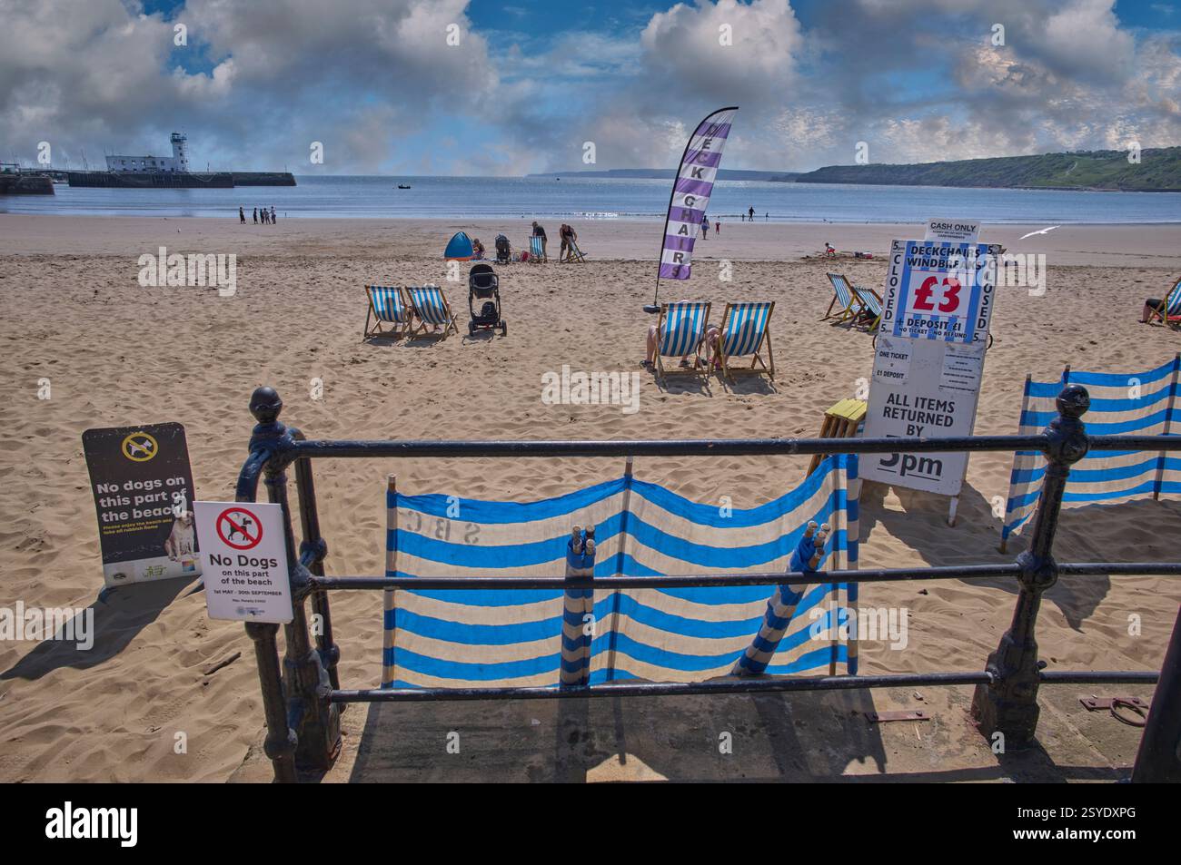 Photos couleur de la plage du front de mer de Scarborough South Bay Banque D'Images