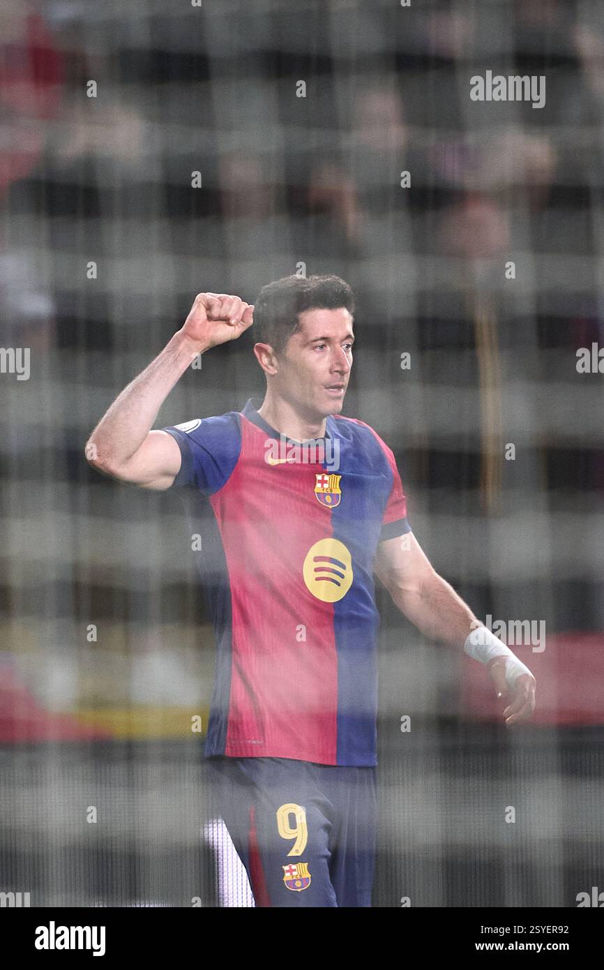 BARCELONE, ESPAGNE - FÉVRIER 25 : Robert Lewandowski du FC Barcelone célèbre après avoir marqué le quatrième but de son équipe lors de la Copa del Rey semi-Fina Banque D'Images