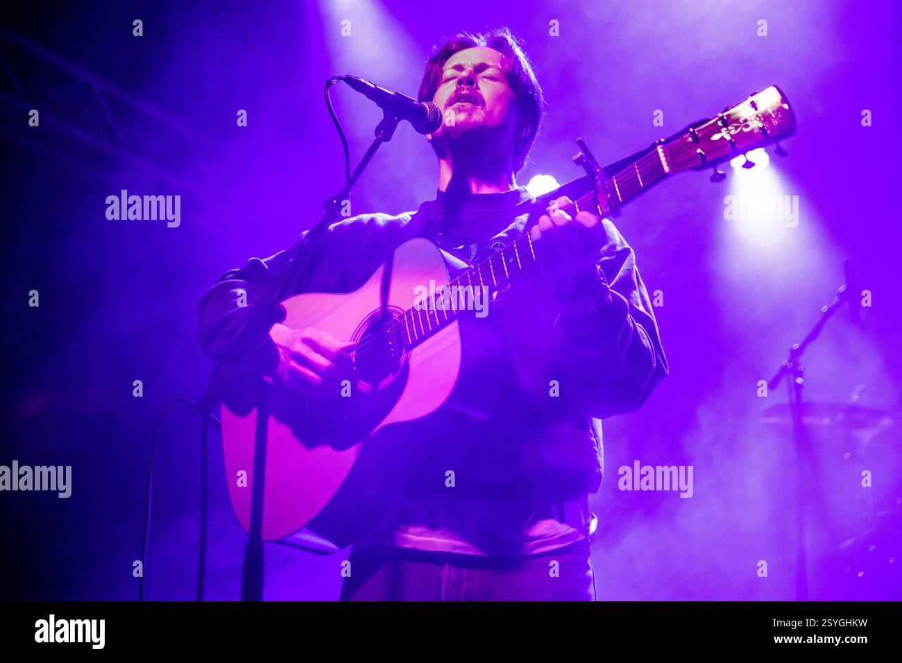 Milan Italie. 27 février 2025. L'auteur-compositeur-interprète américain ALEX LAMBERT se produit en direct au Circolo Magnolia ouvrant le spectacle de Lawrence. Banque D'Images