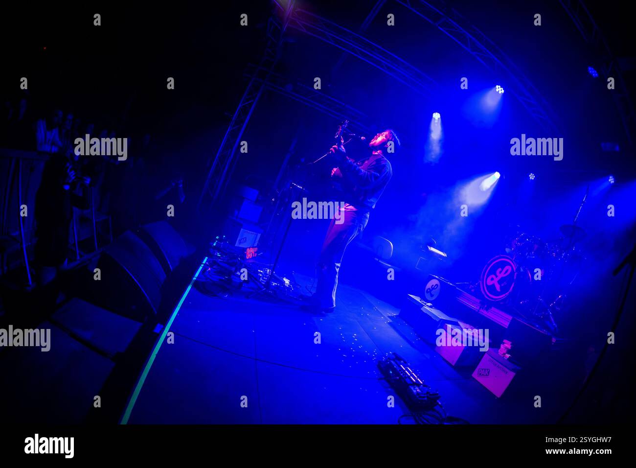 Milan Italie. 27 février 2025. L'auteur-compositeur-interprète américain ALEX LAMBERT se produit en direct au Circolo Magnolia ouvrant le spectacle de Lawrence. Banque D'Images