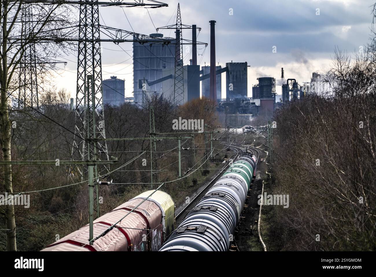 Cokerie Prosper, exploitée par le groupe sidérurgique ArcelorMittal, 146 fours à coke avec une production quotidienne de 5500 tonnes de coke, ligne de chemin de fer pour le fret t Banque D'Images