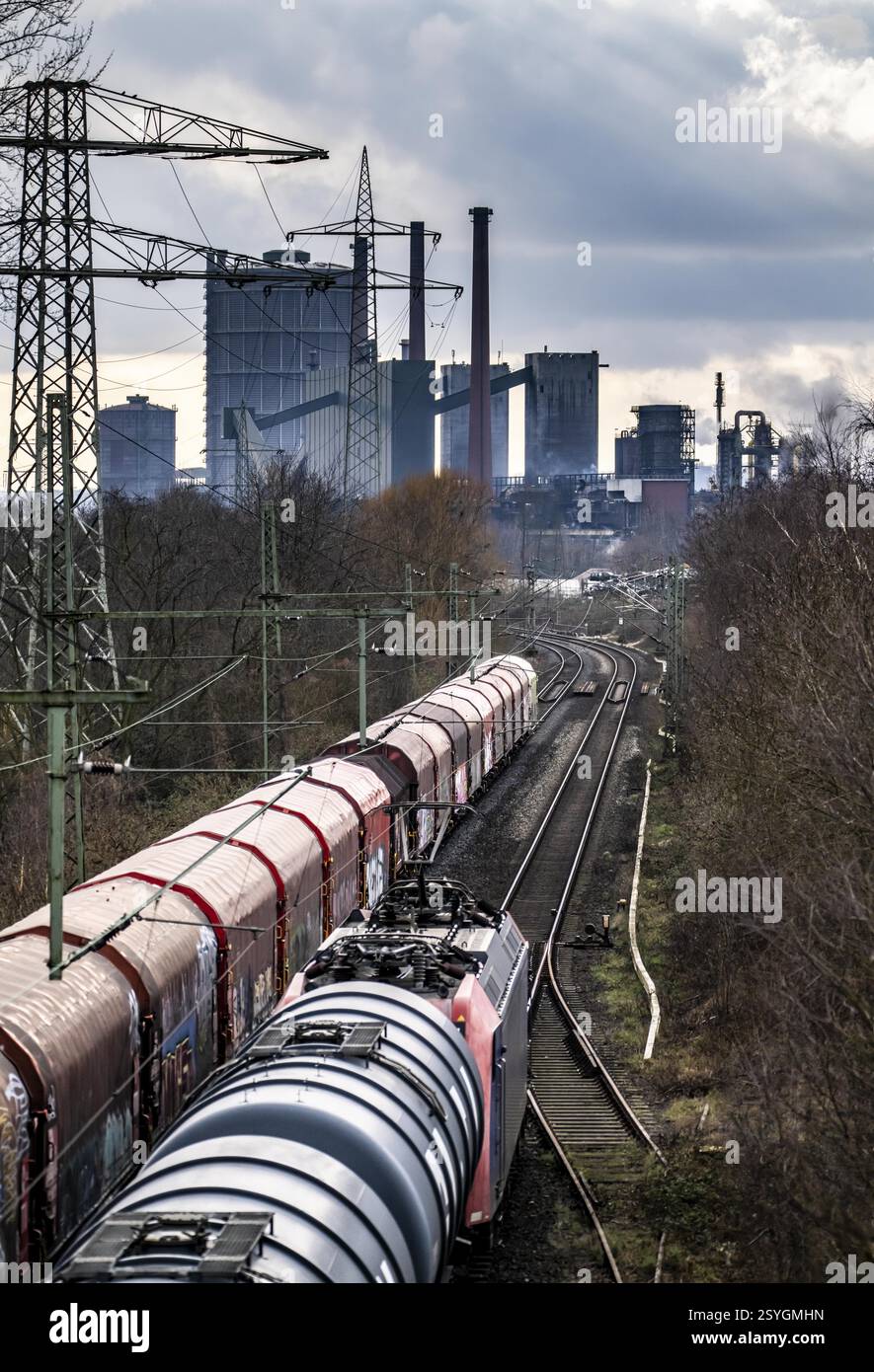 Cokerie Prosper, exploitée par le groupe sidérurgique ArcelorMittal, 146 fours à coke avec une production quotidienne de 5500 tonnes de coke, ligne de chemin de fer pour le fret t Banque D'Images