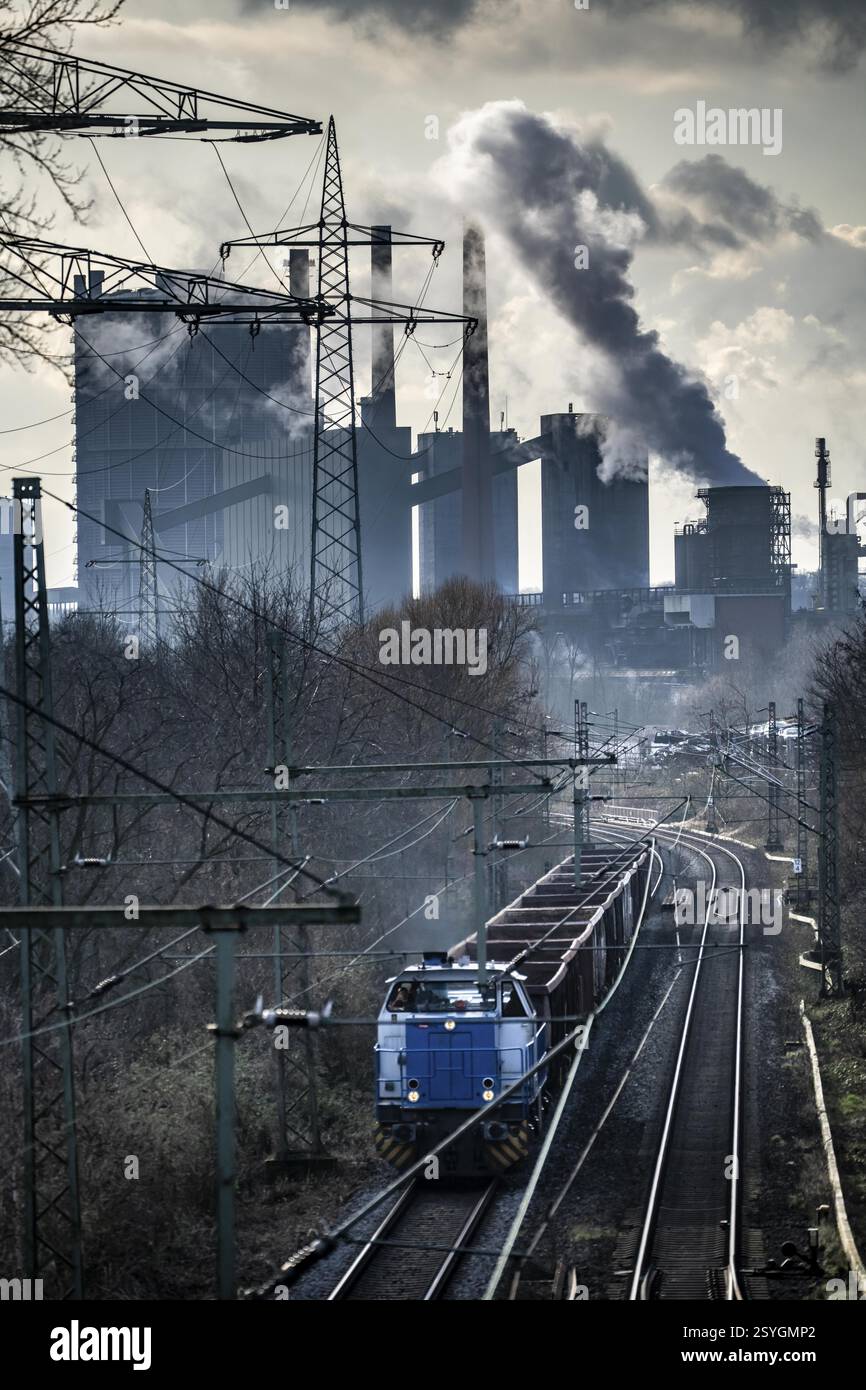 Cokerie Prosper, exploitée par le groupe sidérurgique ArcelorMittal, 146 fours à coke avec une production quotidienne de 5500 tonnes de coke, ligne de chemin de fer pour le fret t Banque D'Images