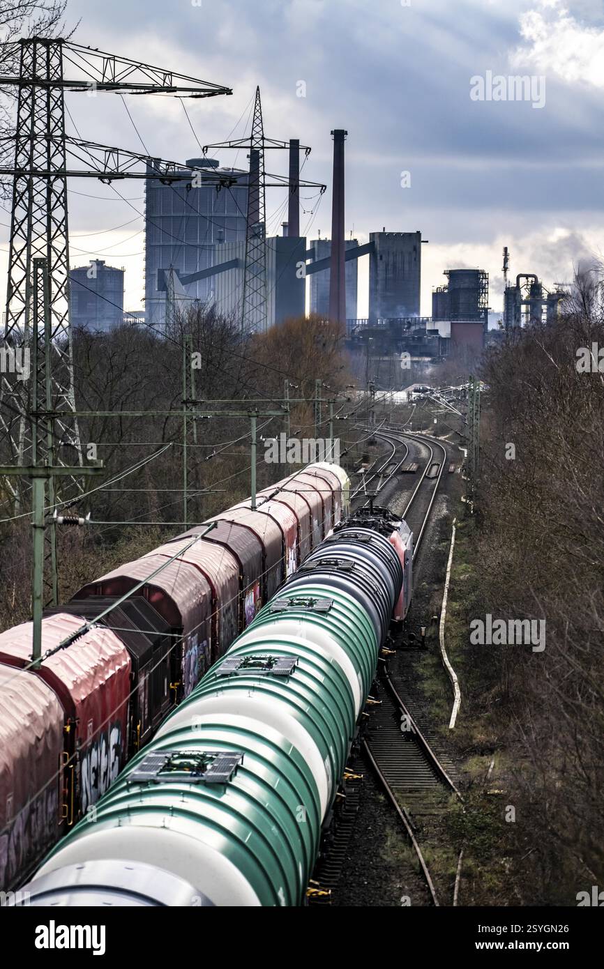 Cokerie Prosper, exploitée par le groupe sidérurgique ArcelorMittal, 146 fours à coke avec une production quotidienne de 5500 tonnes de coke, ligne de chemin de fer pour le fret t Banque D'Images