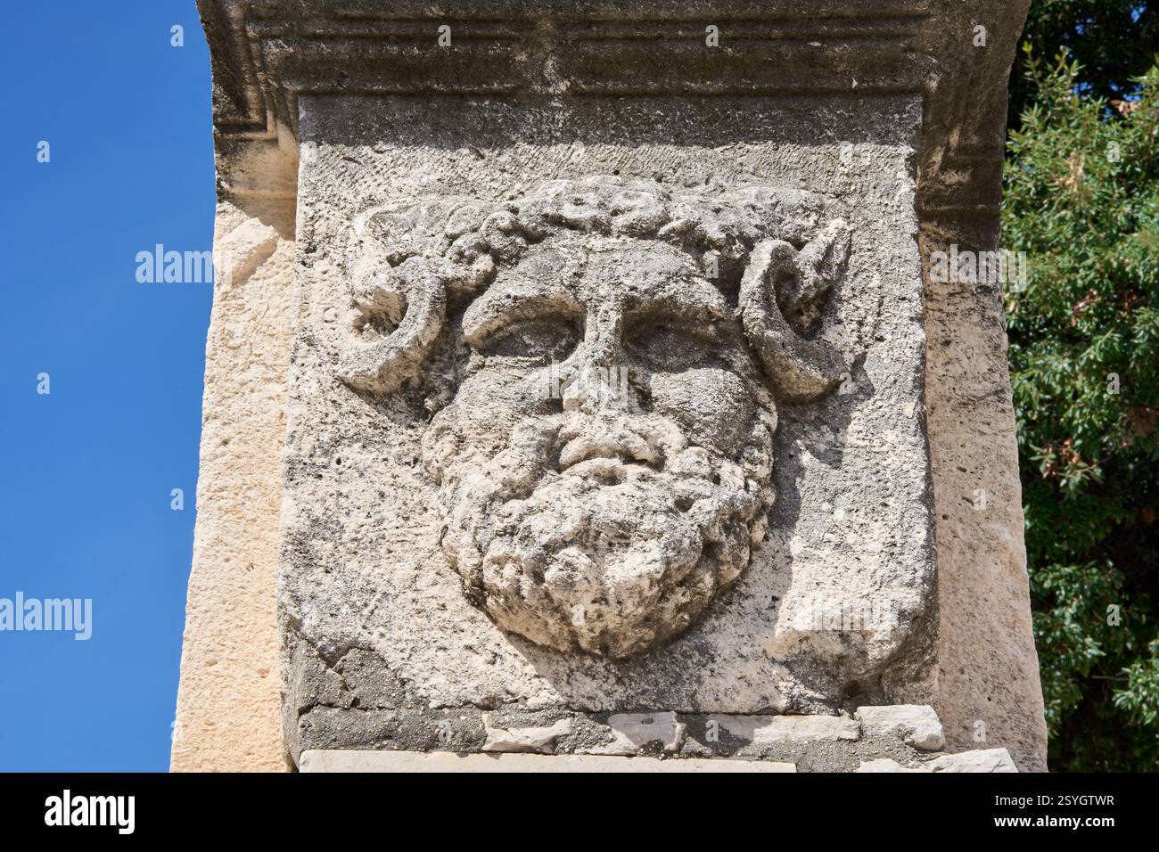 Relief von einem Gesicht, Ausgrabungsstein,Forum von Zadar, Faun oder Satyr?, Forum Romanum, historisches Zentrum, Zadar, Dalmatien, Kroatien Banque D'Images