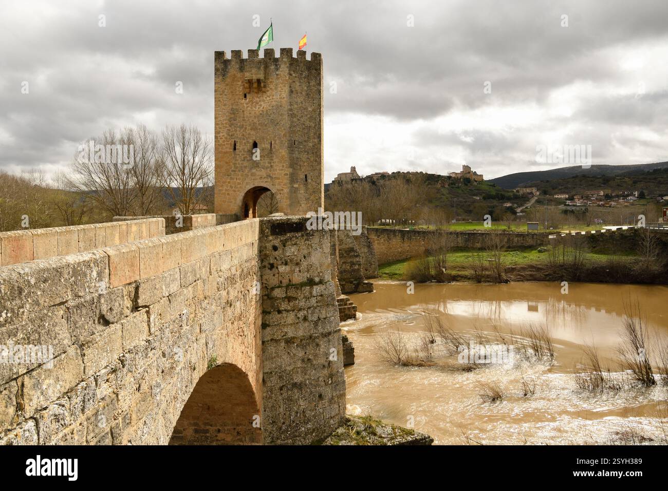 Pont médiéval de Frias sur l'Èbre Banque D'Images