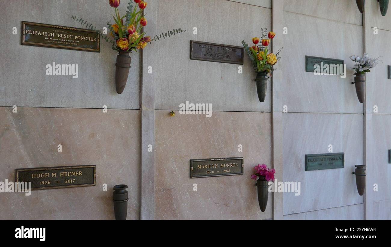 Los Angeles, Californie, USA 28 février 2025 Hugh Hefner tombe et l'actrice Marilyn Monroe grave au Pierce Brothers Westwood Village Memorial Park le 28 février 2025 à Los Angeles, Californie, USA. Photo de Barry King/Alamy Stock photo Banque D'Images
