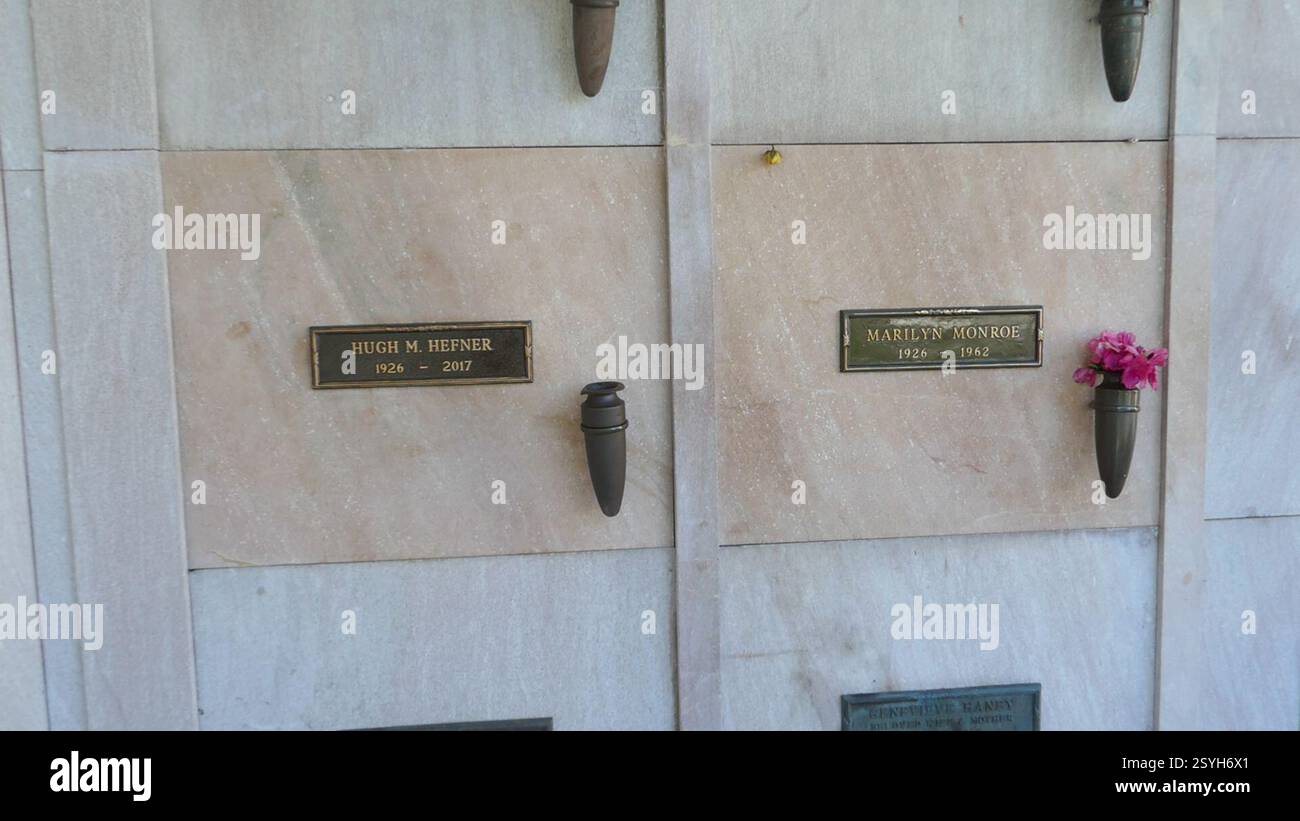 Los Angeles, Californie, USA 28 février 2025 Hugh Hefner tombe et l'actrice Marilyn Monroe grave au Pierce Brothers Westwood Village Memorial Park le 28 février 2025 à Los Angeles, Californie, USA. Photo de Barry King/Alamy Stock photo Banque D'Images