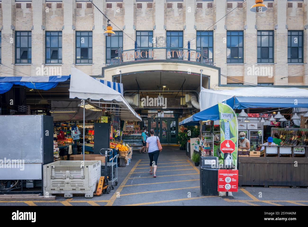 Montréal, Québec, Canada - 24 août 2021 : marché Atwater, une halle de marché située dans le quartier Saint-Henri de Montréal, a ouvert ses portes en 1933 Banque D'Images