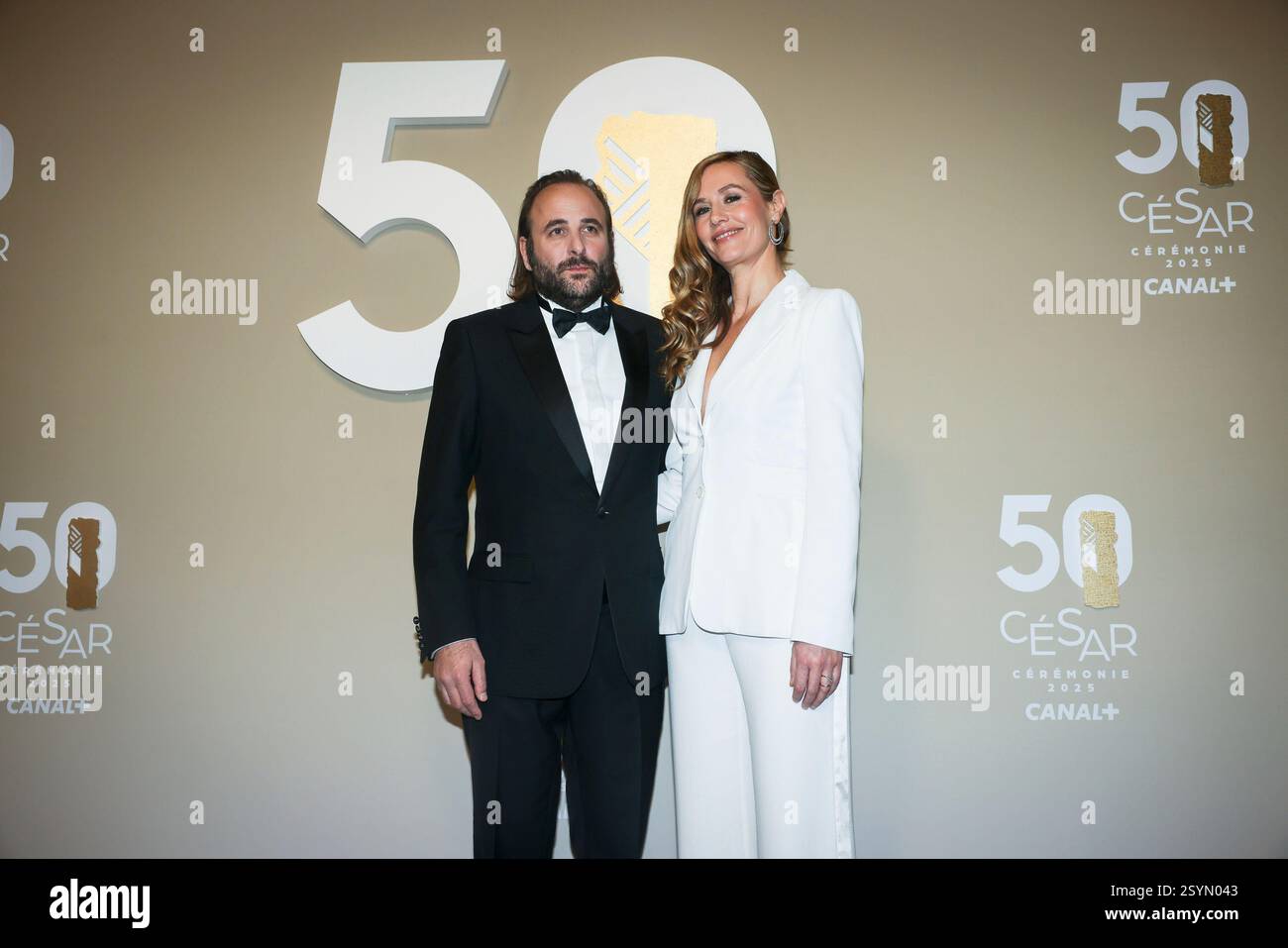Belgian actress and Mistress of Ceremony Cecile de France, right, and French actor and Master of Ceremony Vincent Macaigne pose during the 50th Cesar Awards ceremony in Paris, Friday, Feb. 28, 2025. (AP Photo/Thomas Padilla) Banque D'Images