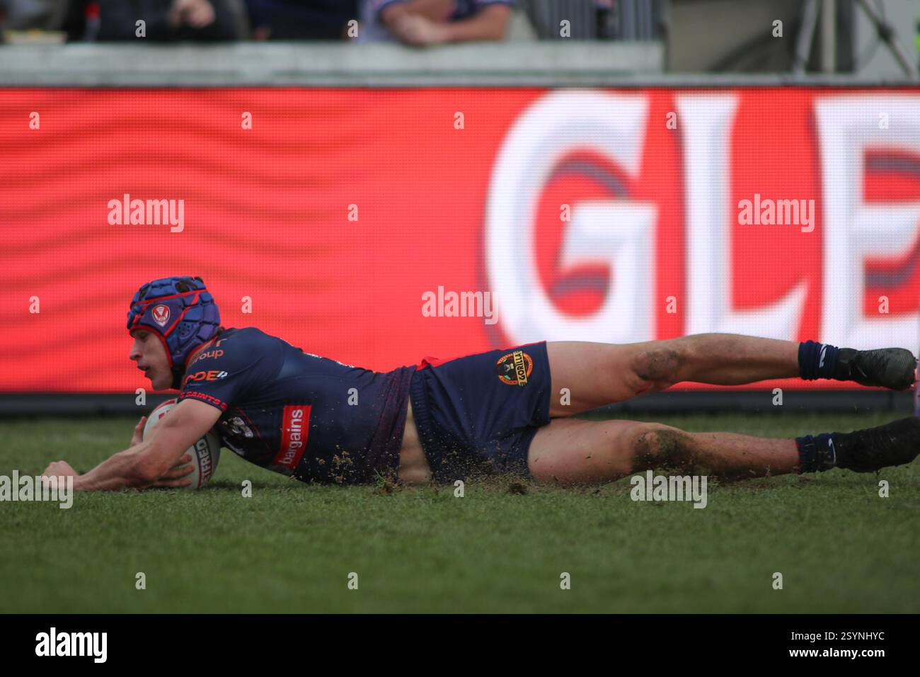 Wakefield, Royaume-Uni. 01 mars 2025. DIY Kitchens Stadium, Wakefield, West Yorkshire, 1er mars 2025. Betfred Super League Wakefield Trinity vs St Helens Harry Robertson de St Helens marque l'essai contre Wakefield Trinity Credit : Touchlinepics/Alamy Live News Banque D'Images
