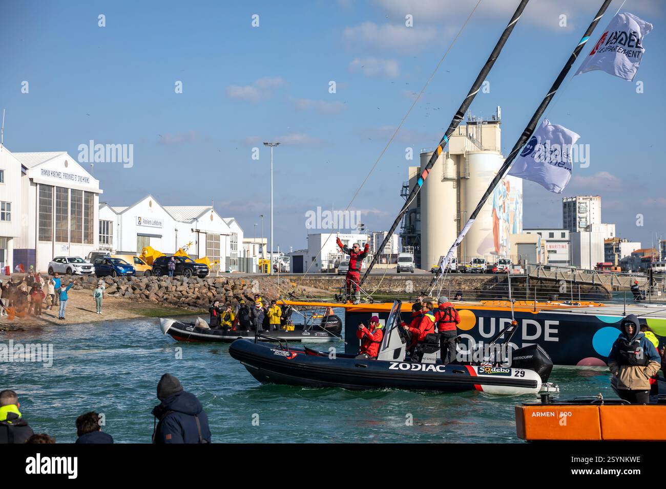 Manuel cousin arrivée (coup de pouce) au trente et un lieu du Vendée Globe 2024 le 01 mars 2025. Aux Sables d'Olonne, France. Banque D'Images