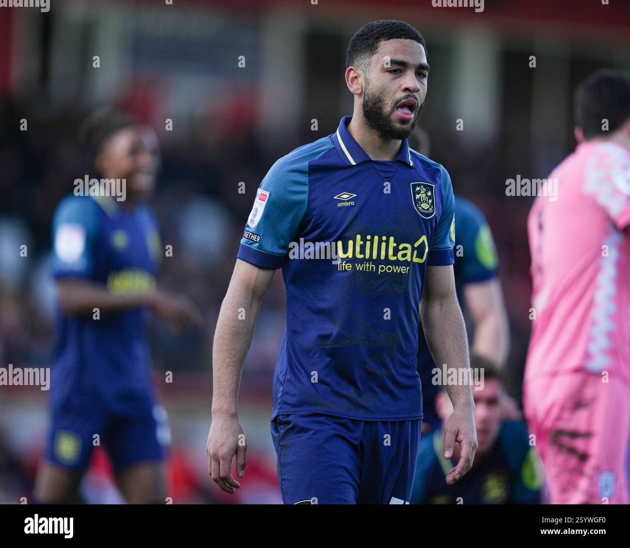 Brodie Spencer de Huddersfield Town pendant le match de Sky Bet League 1 Stevenage vs Huddersfield Town au stade Lamex, Stevenage, Royaume-Uni, 1er mars 2025 (photo par Harvey Murphy/News images) Banque D'Images