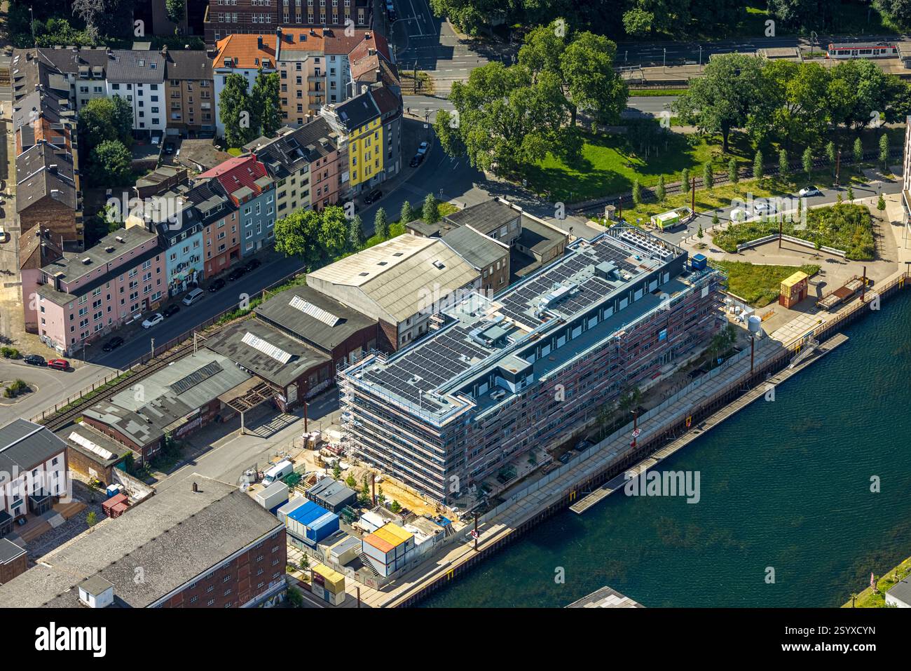 Vue aérienne, chantier de construction avec nouveau bâtiment sur la promenade du port de Speicherstraße, quartier du port de Speicherstraße, port, Dortmund, région de la Ruhr, N Banque D'Images Vue aérienne, chantier de construction avec nouveau bâtiment sur la promenade du port de Speicherstraße, quartier du port de Speicherstraße, port, Dortmund, région de la Ruhr, N Banque D'Images