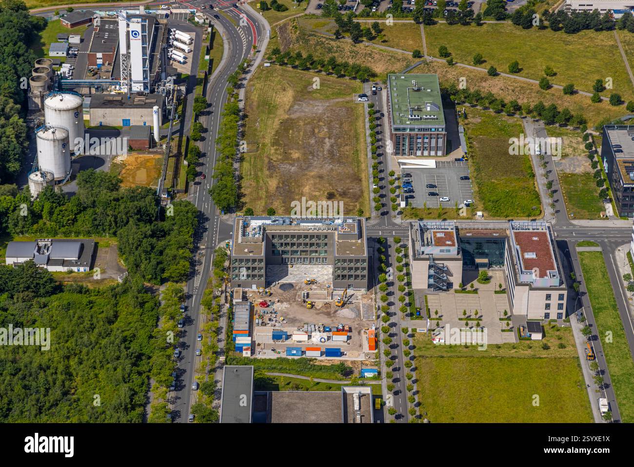 Vue aérienne, Phoenix West Technology Park, immeuble de bureaux Phoenix Arcaden avec toit vert sur Antonio-Segni-Strasse, TÜV-Nord et Daikin Chemical Euro Banque D'Images