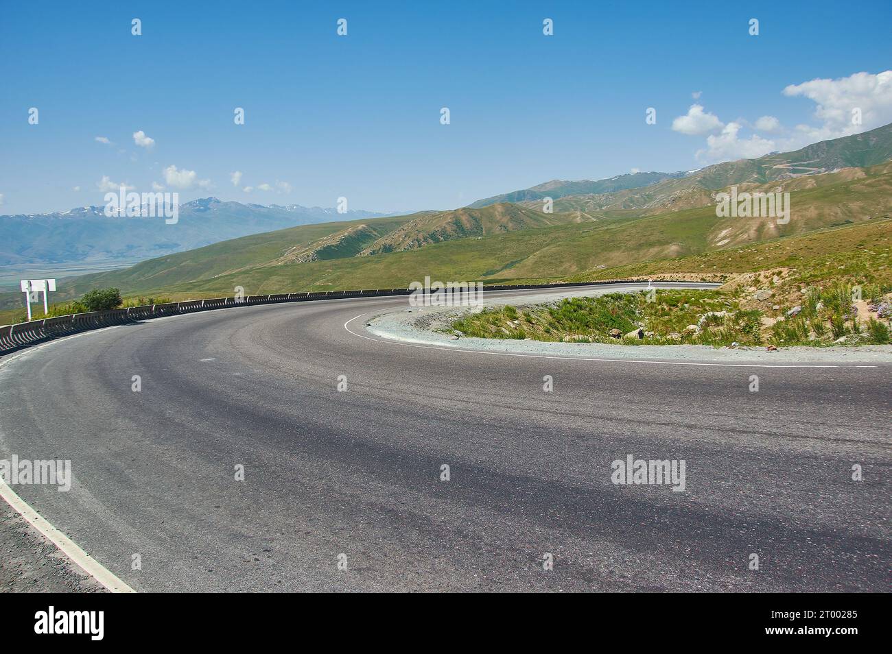Vallée Suusamyr , Paysage de montagne. Le Kirghizistan. Banque D'Images