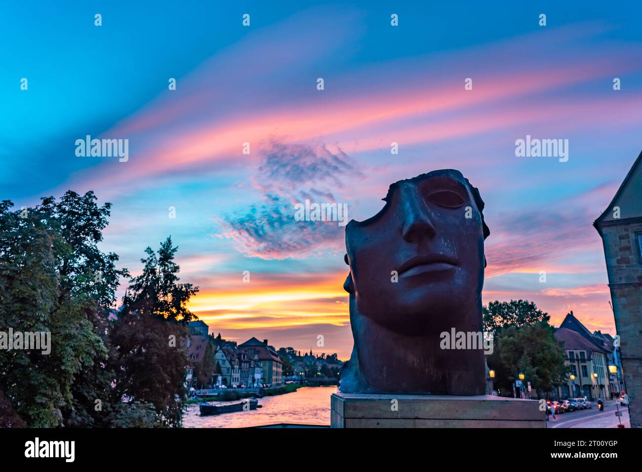 Skulptur Centurione von Igor Mitoraj in Bamberg BEI Sonnenuntergang, Oberfranken, Bayern, Deutschland, Europa | sculpture Centurione par Igor Mitoraj Banque D'Images