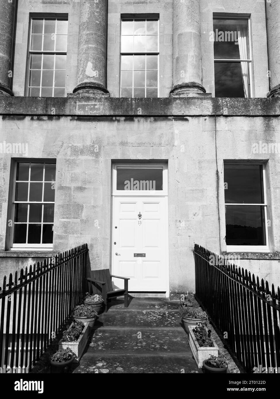 B&W, vue de face, The Royal Crescent, Bath, Somerset, Angleterre, Royaume-Uni, GB. Banque D'Images