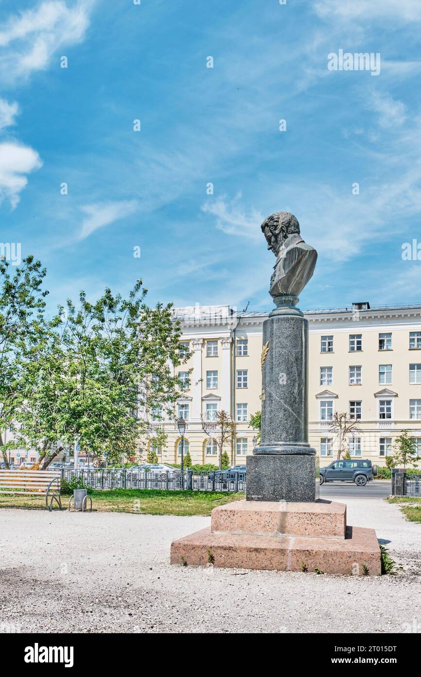 Kazan, Russie - 15 juin 2023 : Monument à Lobachevsky,1896, sculpteur M.Dillon. Mathématicien exceptionnel, fondateur de la géométrie non euclidienne, recteur o Banque D'Images