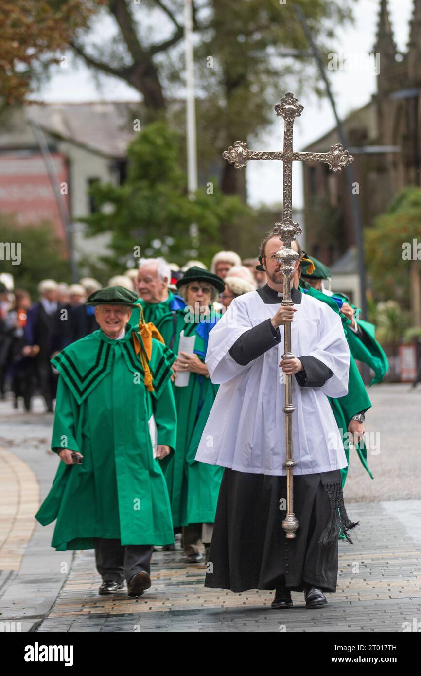 Preston, Lancashire. 3 octobre 2023. Une procession à travers Preston jusqu'à la maison des sessions où les lettres patentes, qui remplaçaient les commissaires d'Oyer , et Terminer et d'autres quand la Cour de la Couronne remplaçait les assises ont été lues. Un service de courte durée a eu lieu à Preston Minister Church en présence du clergé, du Select Vestry, du Lord Lieutenant, des juges et des enregistreurs de circuit, des Freemen honoraire et des conseillers honoraires en tenue de cérémonie. Crédit : MediaWorldImages/AlamyLiveNews Banque D'Images