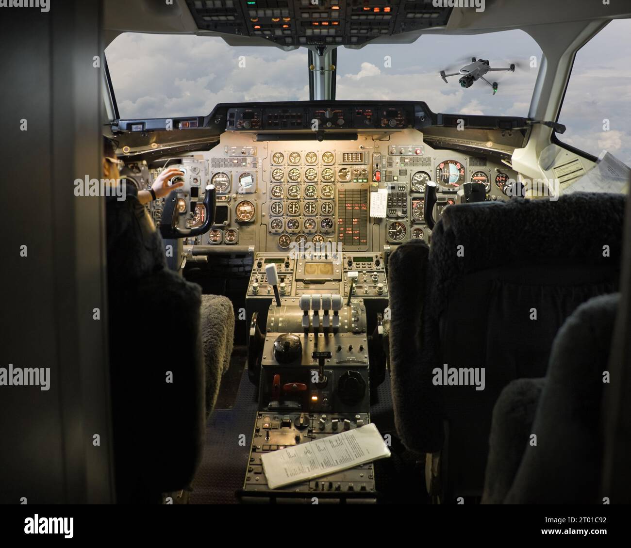 cockpit de pilote dans un avion commercial de passagers Banque D'Images