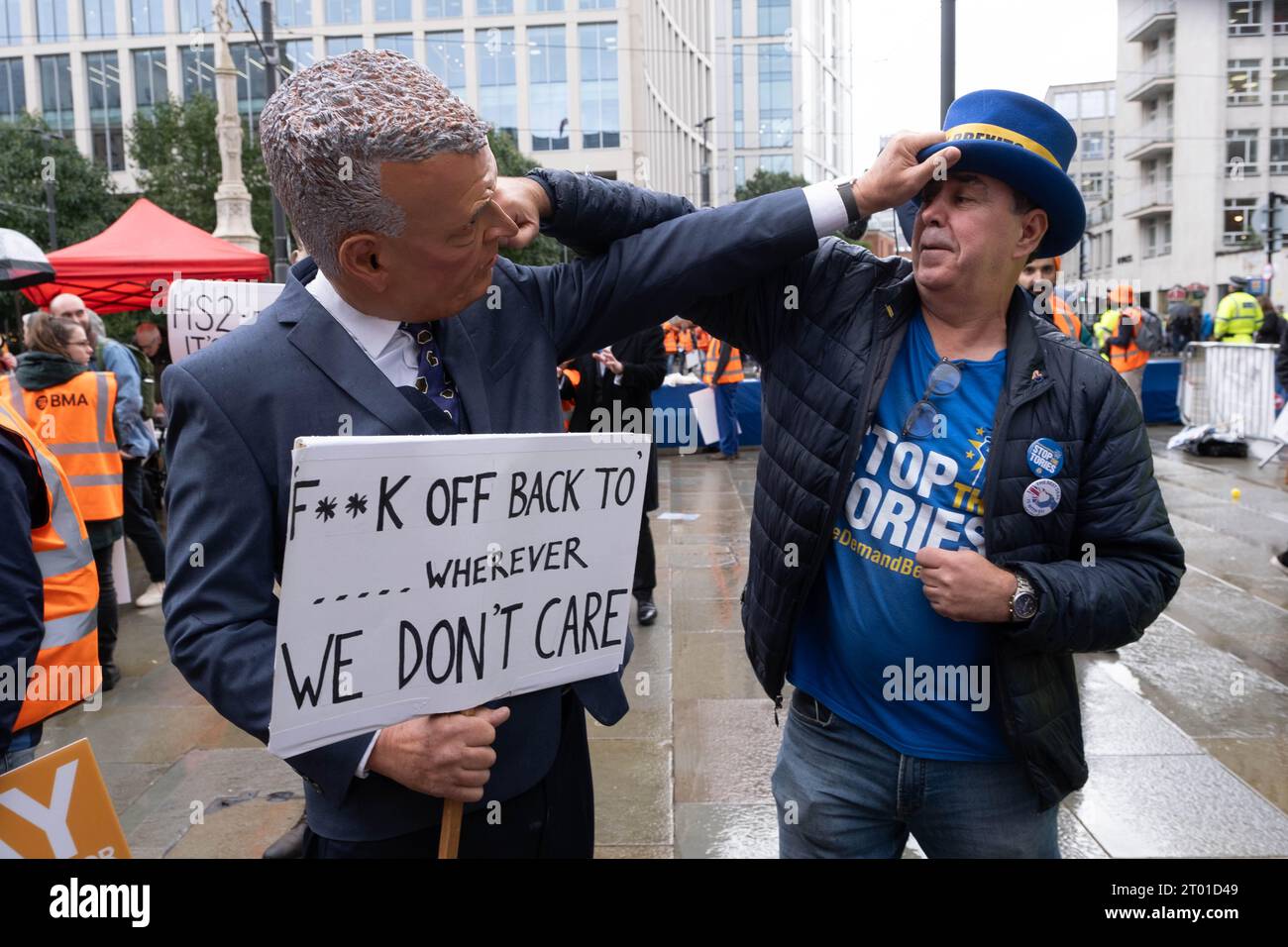 St. Peter’s Square, Manchester, Royaume-Uni. 3 octobre 2023. Les médecins et consultants juniors du NHS protestent devant la conférence du Parti conservateur pour exiger une augmentation de salaire de 35%. Credit Mark Lear / Alamy Live News. Banque D'Images