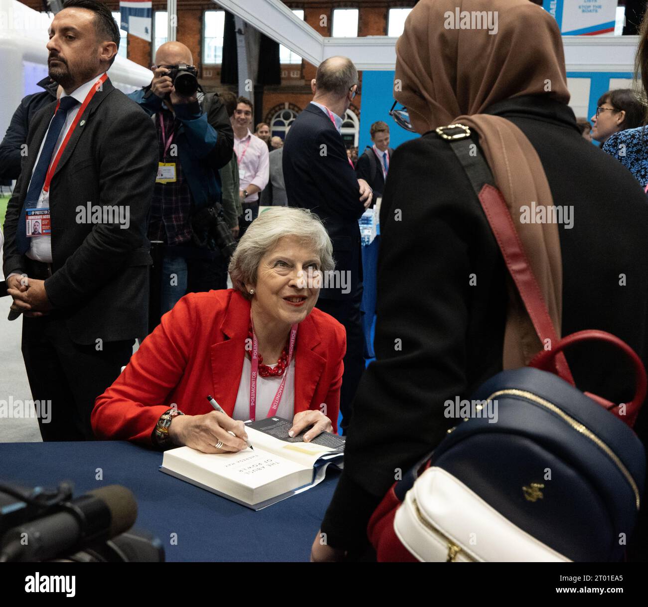 Manchester, Royaume-Uni. Manchester, Royaume-Uni. 03 octobre 2023. Theresa May Book Signing ( The Abuse of Power).Tory Conference Manchester UK. Crédit photo : GaryRobertsphotography/Alamy Live News Banque D'Images
