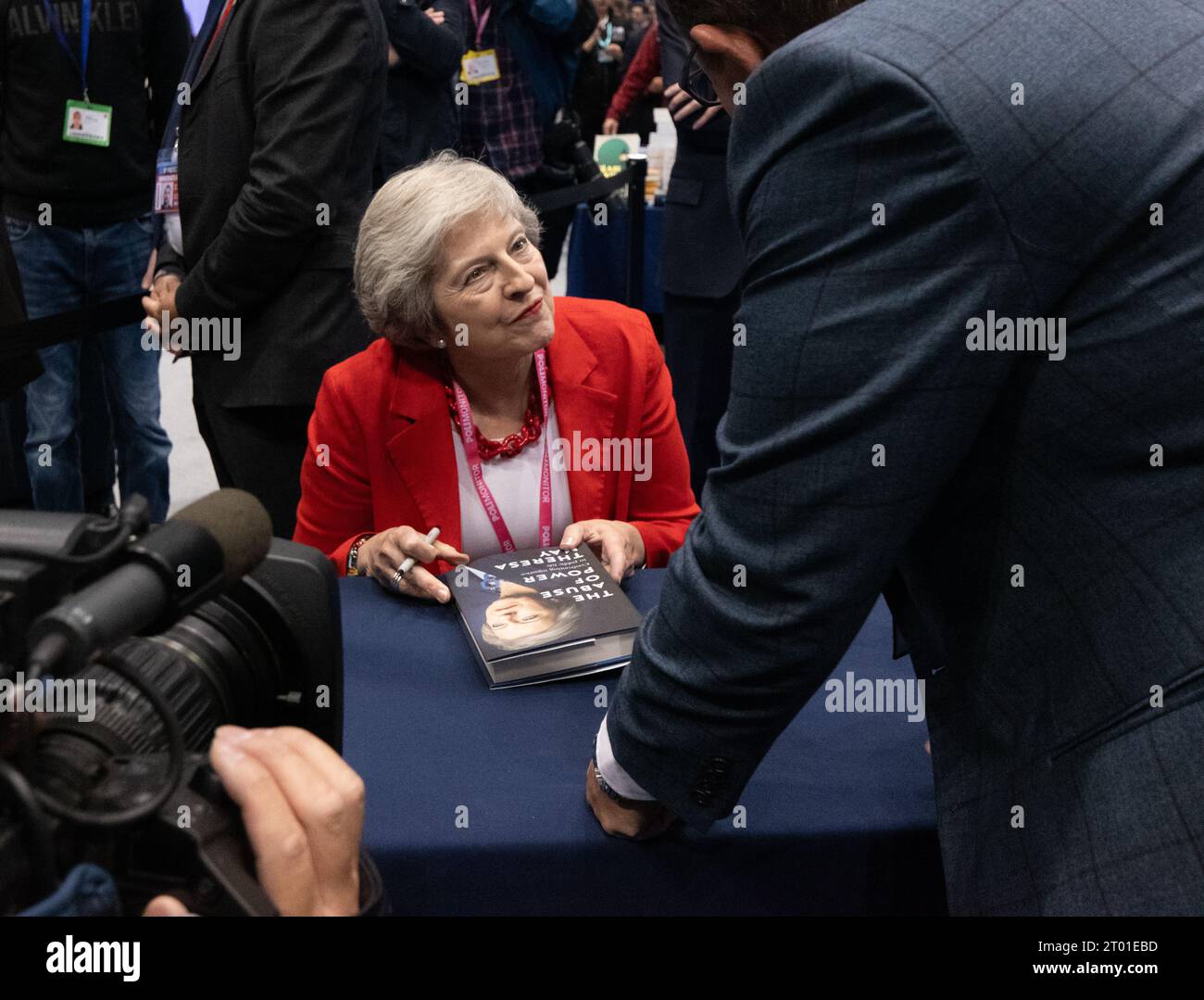 Manchester, Royaume-Uni. Manchester, Royaume-Uni. 03 octobre 2023. Theresa May Book Signing ( The Abuse of Power).Tory Conference Manchester UK. Crédit photo : GaryRobertsphotography/Alamy Live News Banque D'Images
