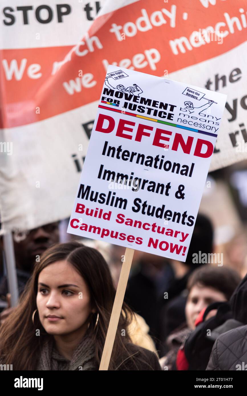 Manifestation de l'immigration lors d'un rassemblement anti-Brexit sur Parliament Square, Londres, Royaume-Uni. Grand événement anti-racisme, anti-Brexit. Étudiants musulmans Banque D'Images