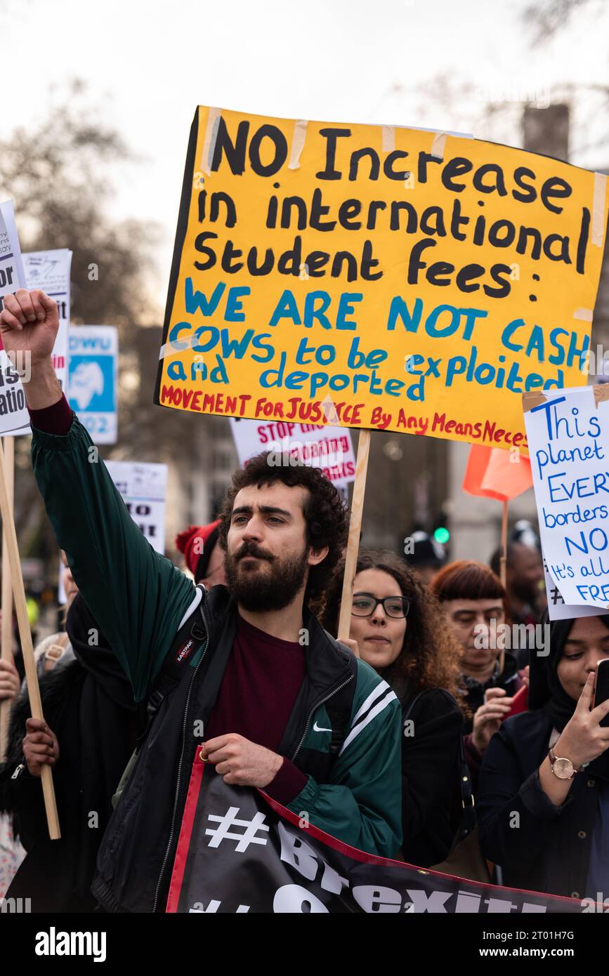 Manifestation de l'immigration lors d'un rassemblement anti-Brexit à Londres, Royaume-Uni. Grand événement anti-racisme, anti-Brexit, anti Trump. Frais pour étudiants internationaux Banque D'Images