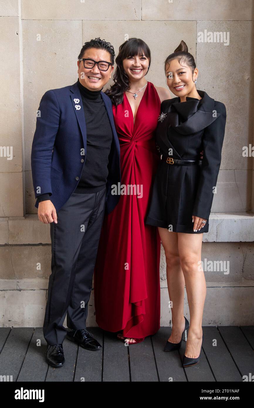 Londres, Royaume-Uni. 3 octobre 2023. Stella Liu, Daisy Lowe. FEI Liu. Daisy Lowe scintille dans un laboratoire coloré des diamants créés par Colormond et conçus par Maria Grachvogel à Somerset House à Londres. Crédit : Peter Hogan/Alamy Live News Banque D'Images