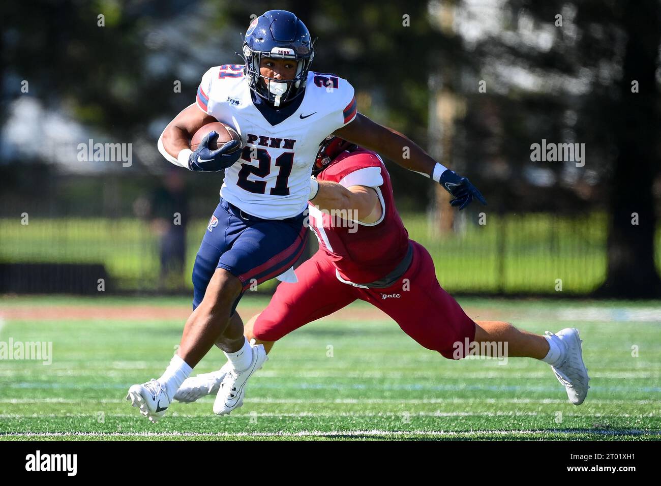 16 septembre 2023 : le coureur des Quakers de Pennsylvanie Jonathan Mulatu (21 ans) court avec le ballon contre les Raiders de Colgate lors de la seconde mi-temps le samedi 16 septembre 2023 au Andy Kerr Stadium à Hamilton, New York. La Pennsylvanie a gagné 20-6. Rich Barnes/CSM Banque D'Images