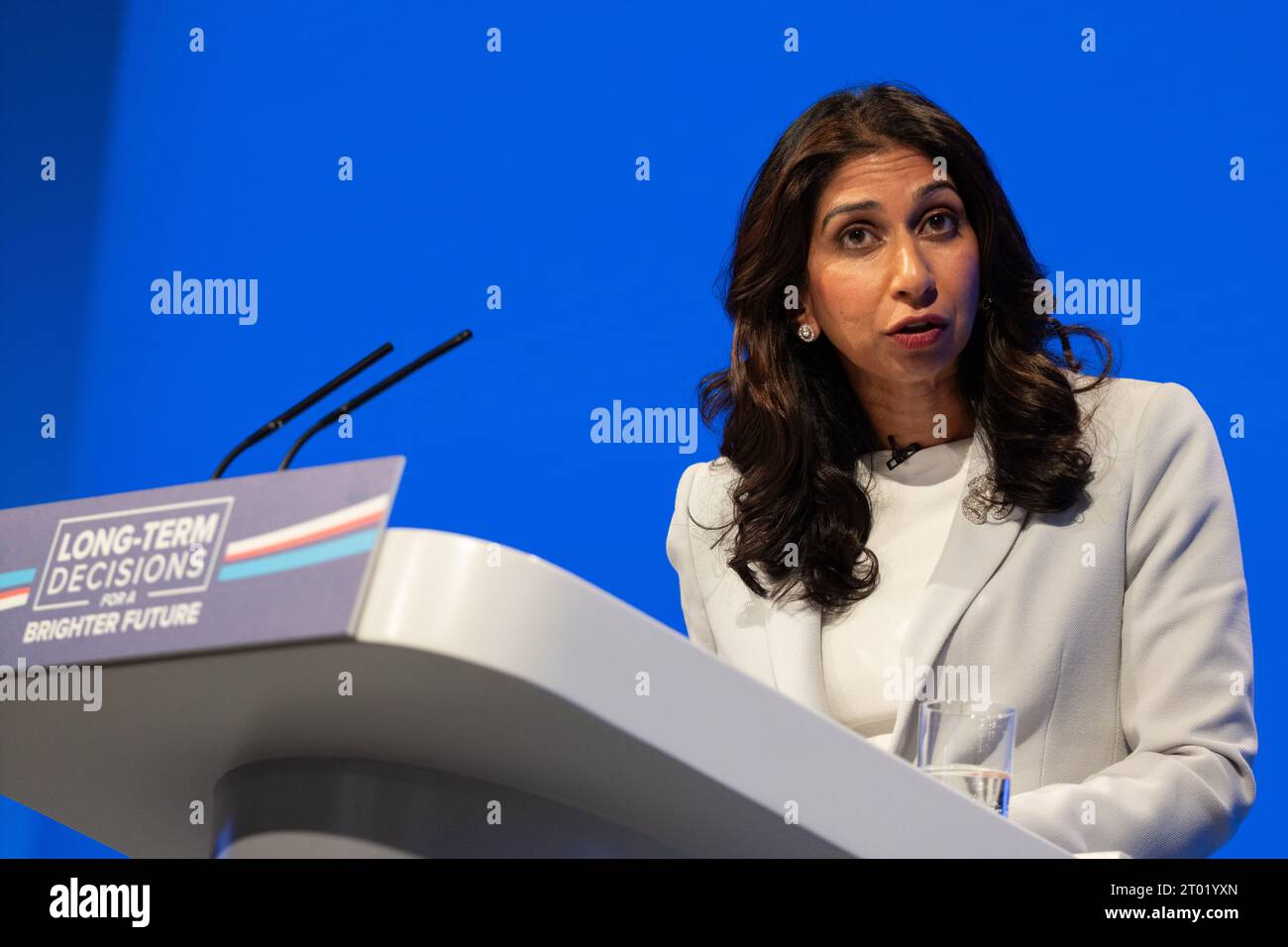 Manchester, Royaume-Uni. 3 octobre 2023, Manchester, Royaume-Uni. Suella Braverman Secrétaire d'État au ministère de l'intérieur prononce un discours à la troisième journée de la Conférence conservatrice à Manchester. Crédit : GaryRobertsphotography/Alamy Live News Banque D'Images